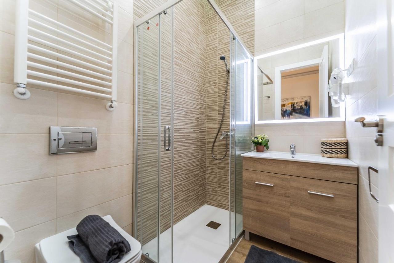 Exclusive Luxury Apartment In Central Мадрид Екстер'єр фото