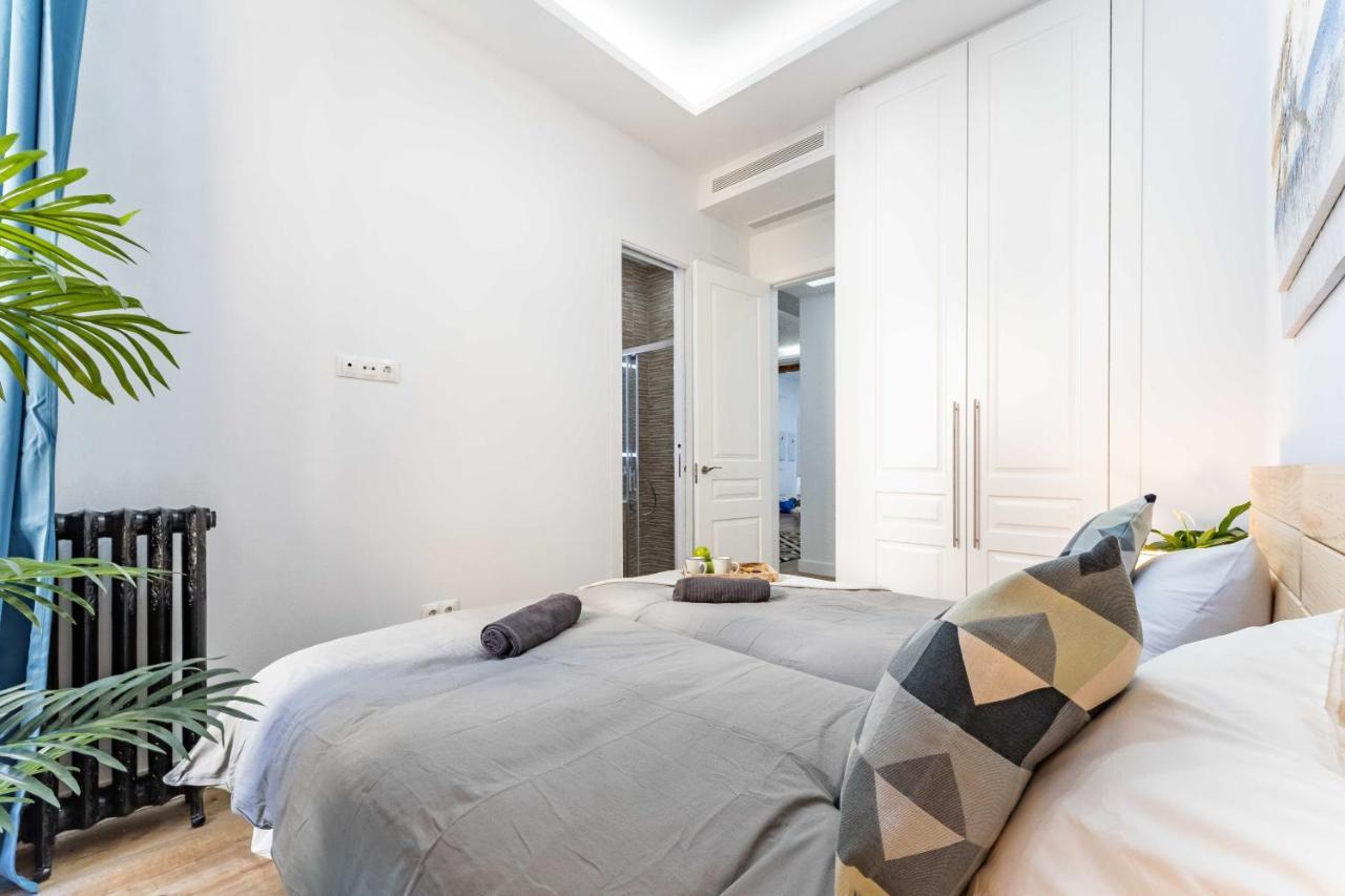 Exclusive Luxury Apartment In Central Мадрид Екстер'єр фото