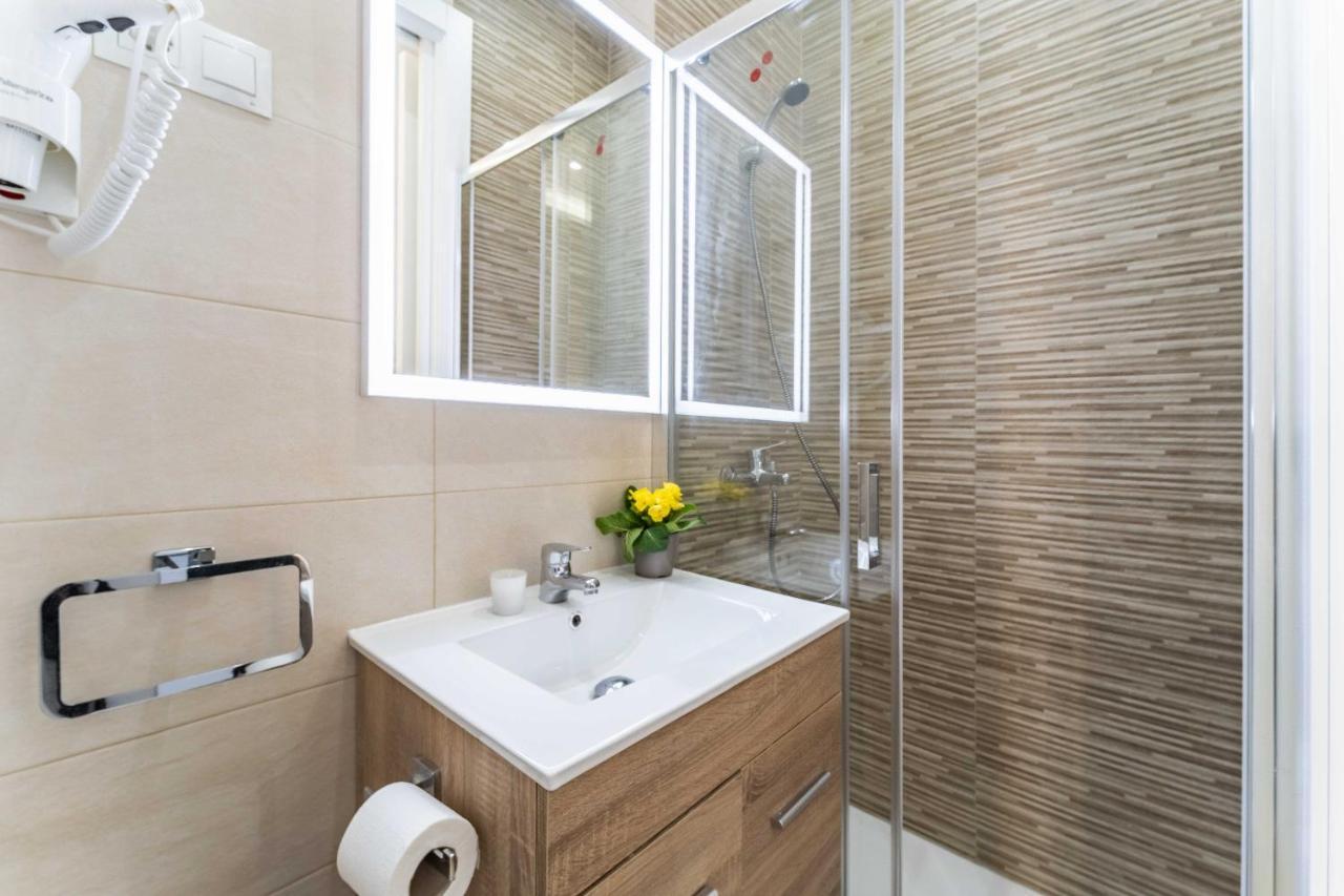Exclusive Luxury Apartment In Central Мадрид Екстер'єр фото
